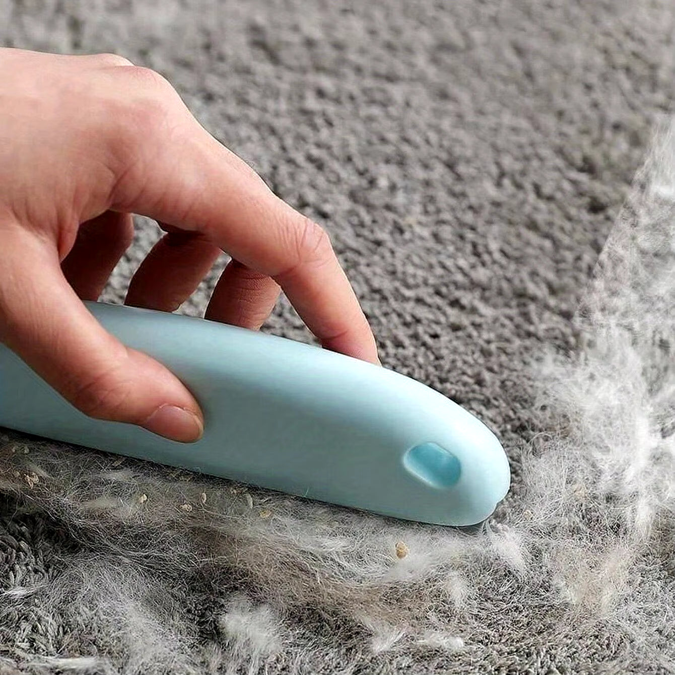 Effective Pet Hair Remover Brush for Cats and Dogs - Gently Shaves Wool and Cleans Fur for a Neat and Tidy Home